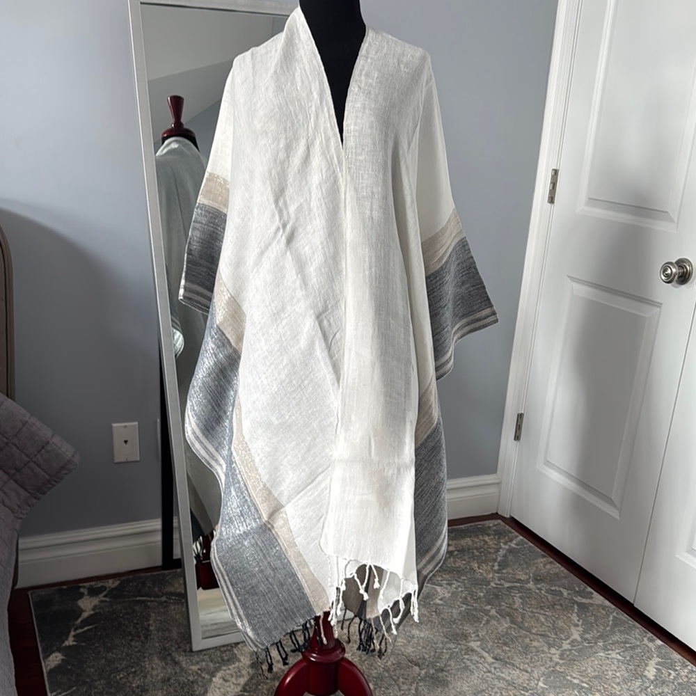 Brunello Cucinelli White and Gray Poncho